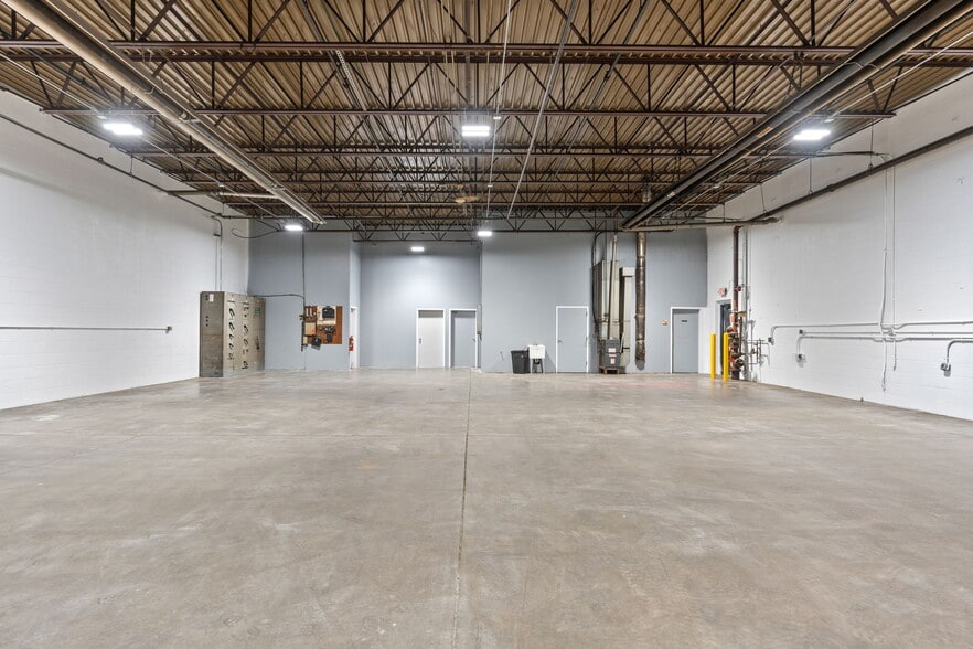 More Photos Of 7075 N 21st Ave, Hugo Light Manufacturing For Sale