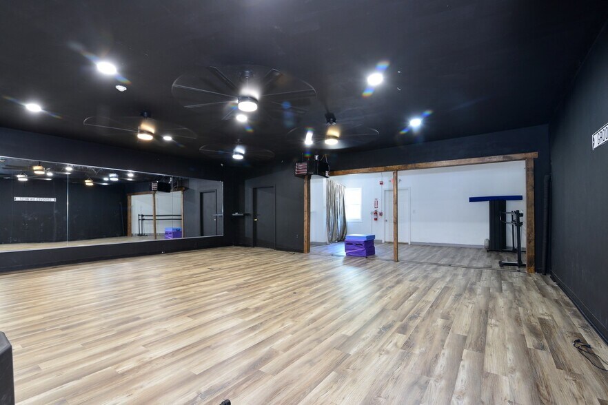 More Photos Of 7354-7366 Post Rd, North Kingstown Restaurant For Sale