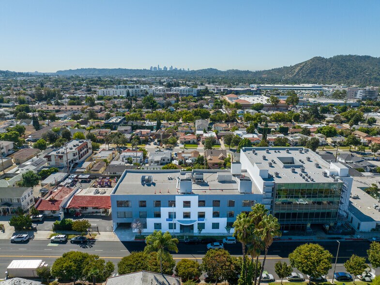 More Photos Of 600 W Broadway, Glendale Office For Lease