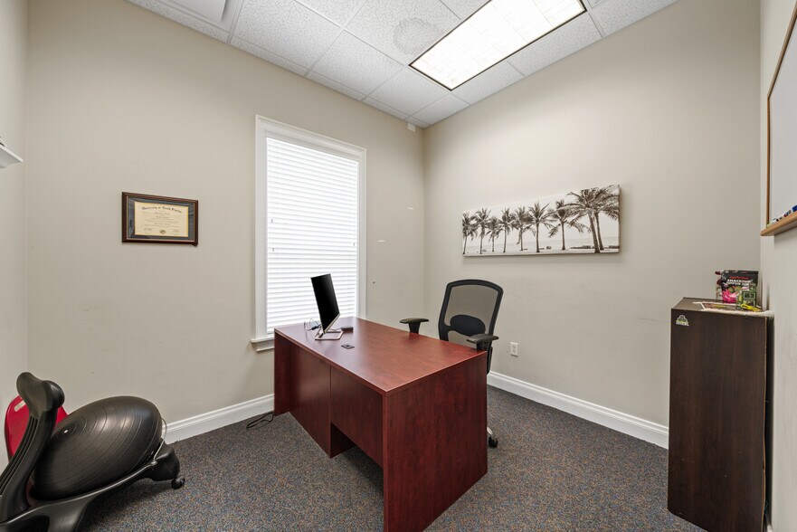 More Photos Of 17411 Bridge Hill Ct, Tampa Loft Creative Space For Sale