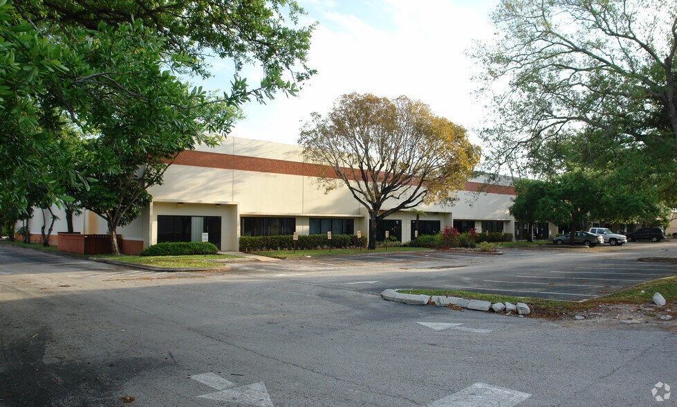 More Photos Of 3001-3017 Greene St, Hollywood Showroom For Lease