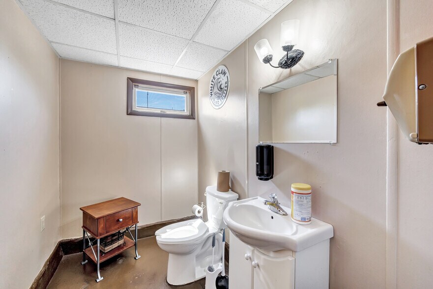 More Photos Of 621 Bissell St, White Lake Restaurant For Sale