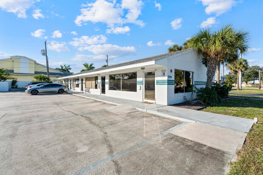 More Photos Of 599 Sherwood Ave, Satellite Beach General Retail For Lease