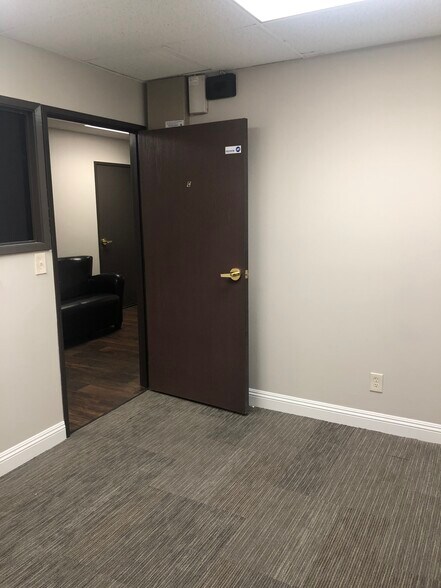 More Photos Of 6864 Indiana Ave, Riverside Office For Lease