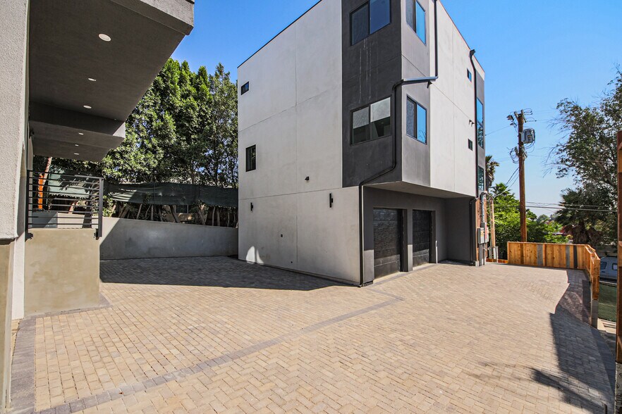 More Photos Of 2129 Aaron St, Los Angeles Apartments For Sale