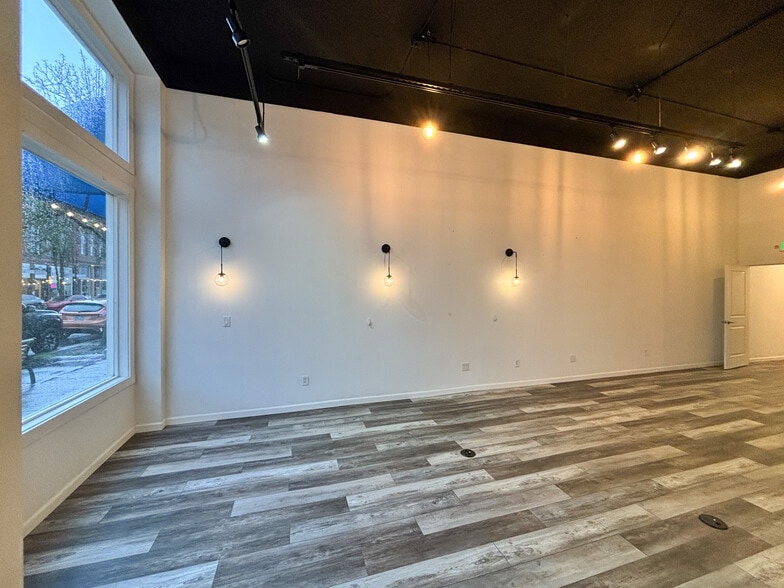 More Photos Of 265 S Main St, Independence Storefront Retail Office For Sale