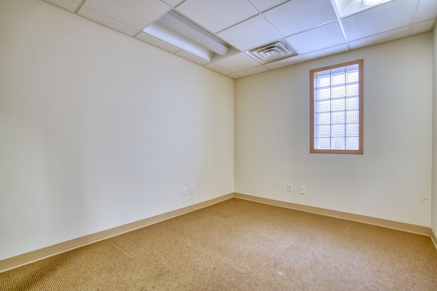 More Photos Of 416-418 Coffman St, Longmont Office For Sale