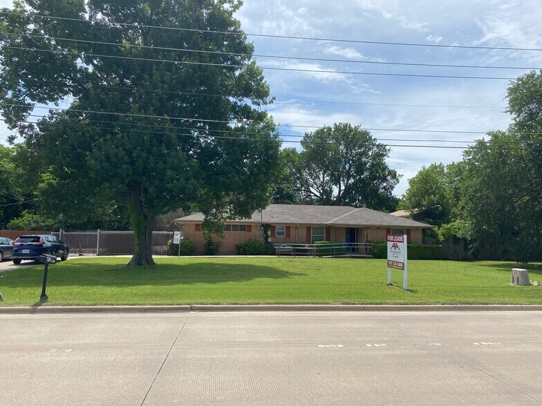 More Photos Of 6716 K Ave, Plano Office For Sale