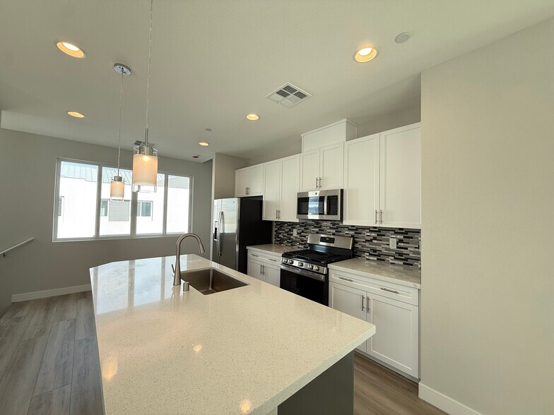 More Photos Of 8629 Ensworth St, Las Vegas Specialty For Sale