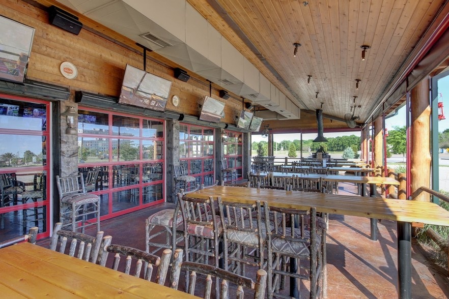 More Photos Of 5801 Johnston St, Lafayette General Retail For Sale
