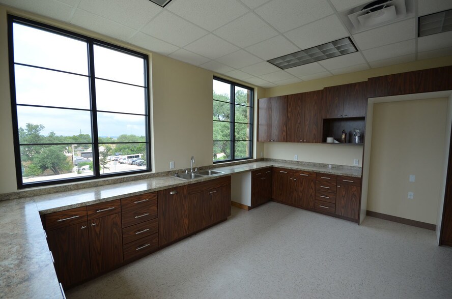More Photos Of 10815 Ranch Road 2222, Austin Medical For Sale