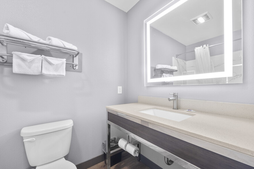 More Photos Of 2659 East Highland Avenue, Highland Hotel For Sale