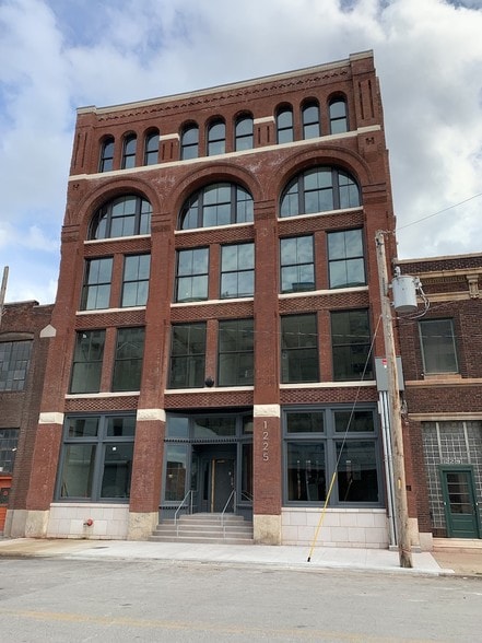 Primary Photo Of 1225 Union Ave, Kansas City Apartments For Lease