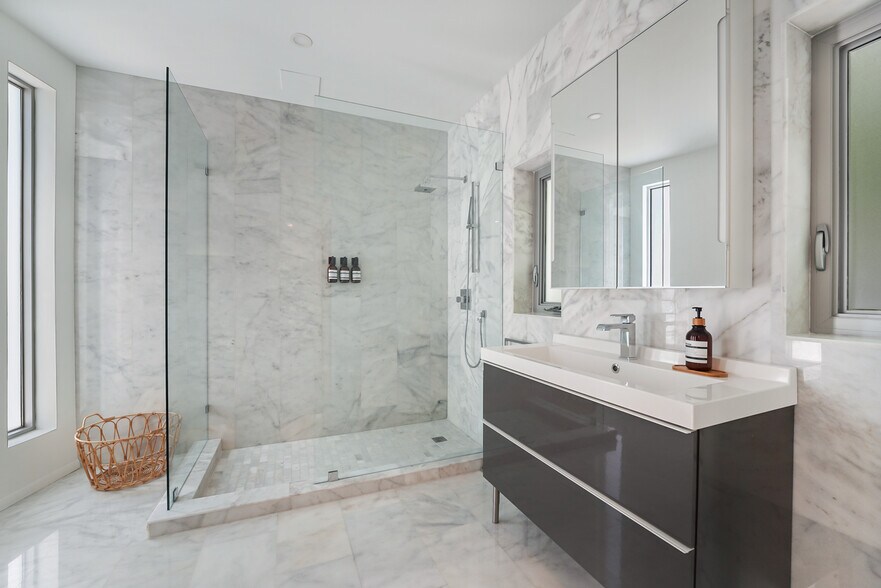 More Photos Of 5910 N Bayshore Dr, Miami Specialty For Sale