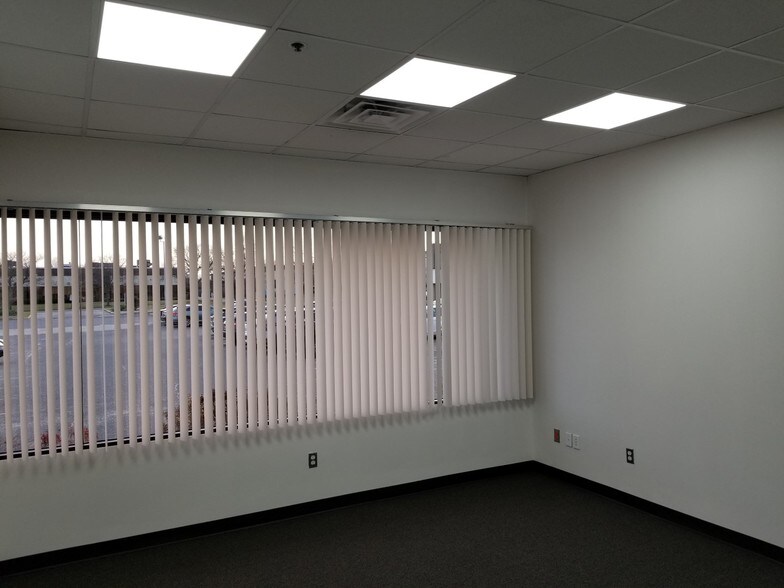 More Photos Of 90 Adams Ave, Hauppauge Office For Lease