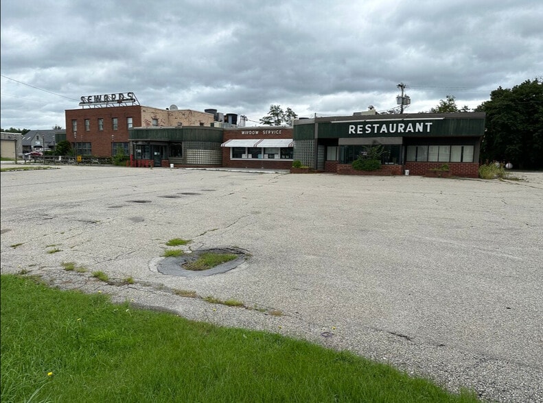 Primary Photo Of 224 N Main St, Rutland Flex For Sale