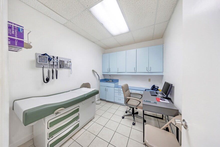 More Photos Of 700 E 1st Ave, Hialeah Medical For Lease
