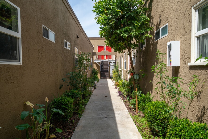 More Photos Of 1111 Pine Ave, Long Beach Apartments For Sale