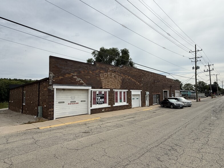 More Photos Of 121 E Hydraulic St, Yorkville Warehouse For Lease