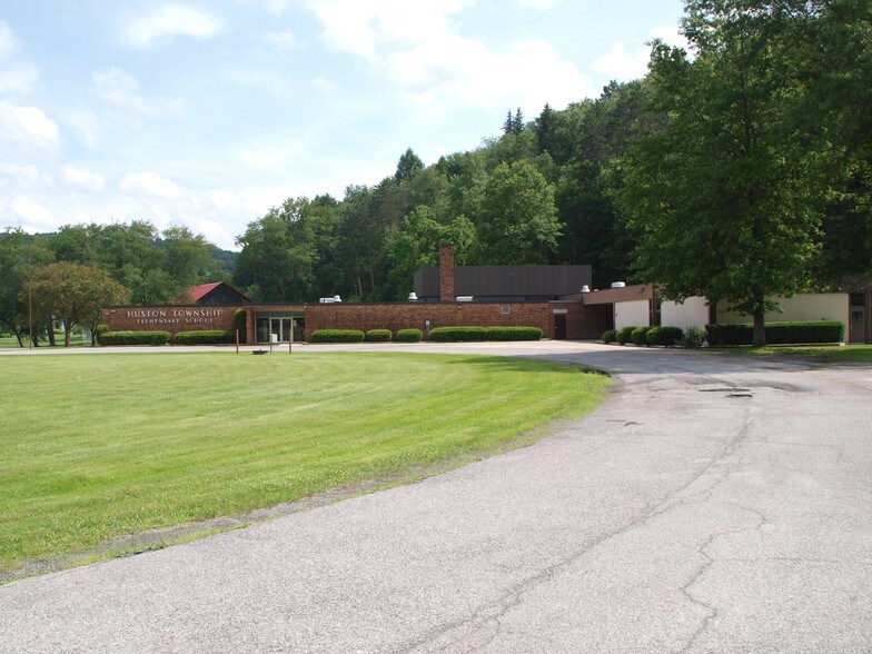 More Photos Of 201 Hoovertown Rd, Penfield Light Manufacturing For Lease