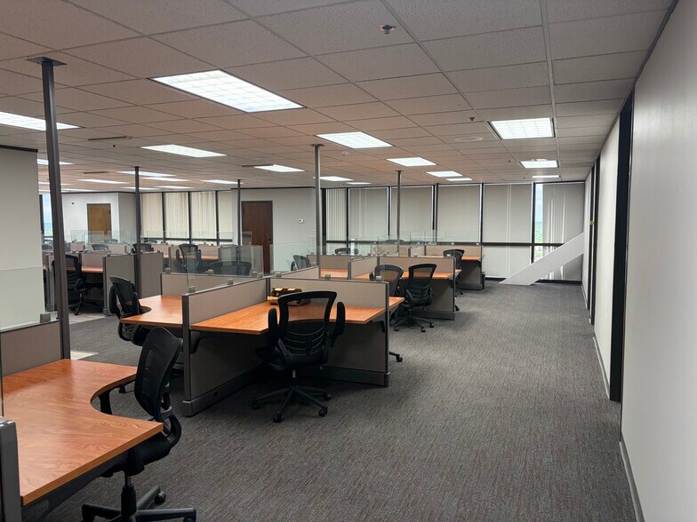 More Photos Of 901 E St. Louis St, Springfield Office For Lease