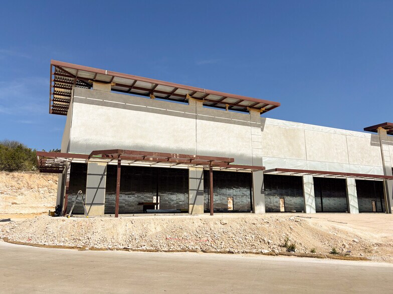 More Photos Of 21114 US-281, San Antonio Freestanding For Lease