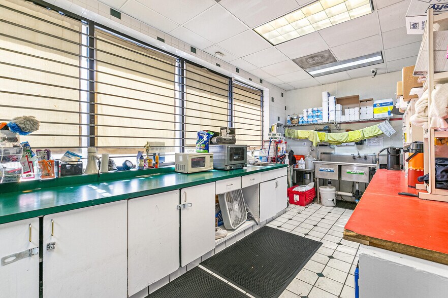 More Photos Of 295 S Broadway, Denver Service Station For Sale