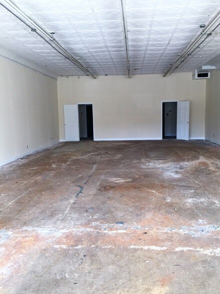 More Photos Of 129-135 S Hill St, Griffin Storefront Retail Office For Lease
