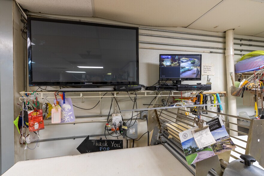 More Photos Of 2441 NW 43rd St, Gainesville Storefront For Sale