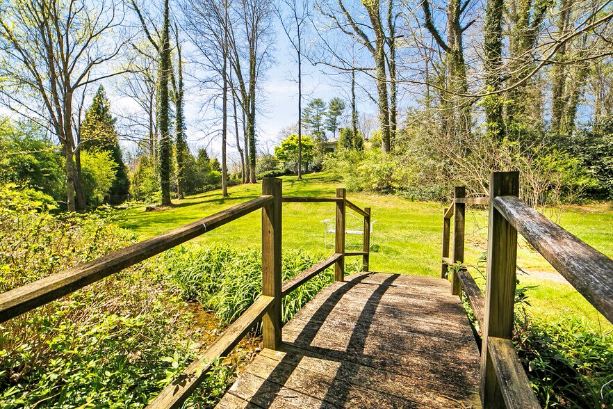 More Photos Of 60 Woodside Dr, Brevard Hospitality For Sale