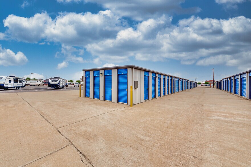 More Photos Of 4415 E 53rd St, Odessa Self Storage For Sale