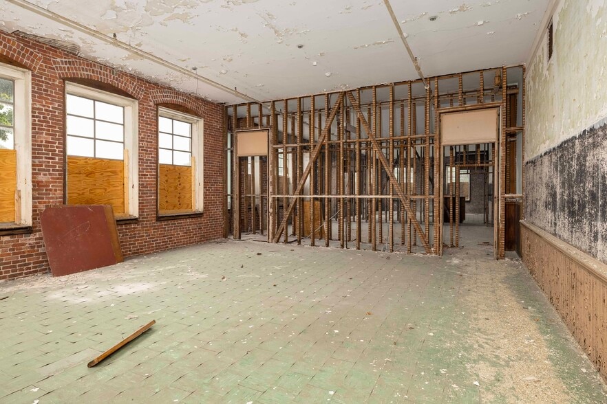 More Photos Of 167 George St, Pawtucket Apartments For Sale