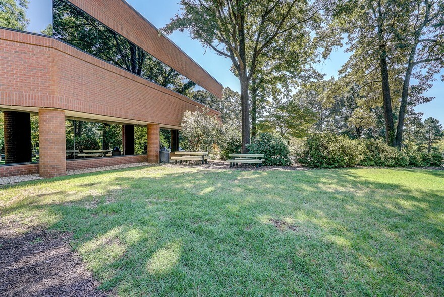 More Photos Of 901 Moorefield Park Dr, Richmond Office For Lease