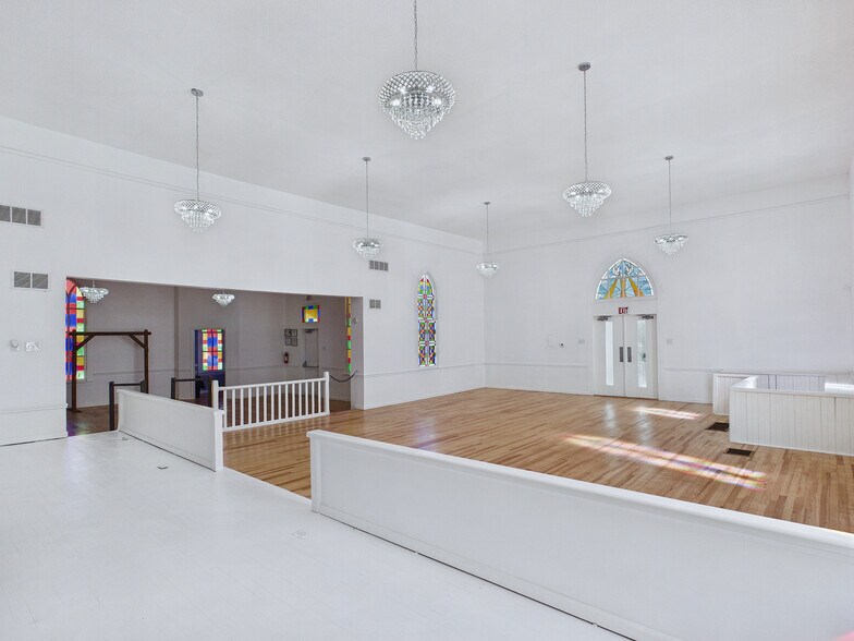 More Photos Of 407 Jacob St, Saint Jacob Specialty For Sale