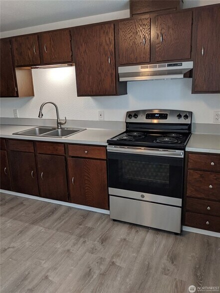 More Photos Of 210 Spruce St E, Ilwaco Apartments For Sale