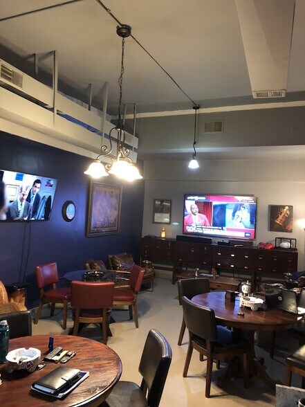 More Photos Of 1115 Massachusetts St, Lawrence Freestanding For Sale