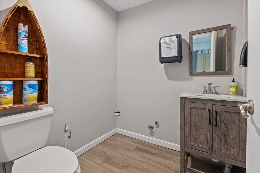 More Photos Of 850 E Industrial Park Dr, Manchester Industrial For Sale