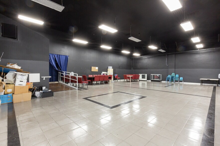 More Photos Of 505 S Main St, Santa Ana Storefront For Sale