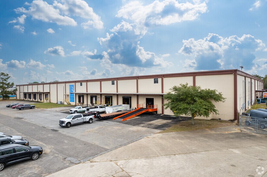 More Photos Of 257 Amber St, Pensacola Distribution For Lease