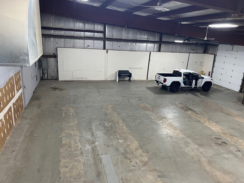 More Photos Of 1240 Stanford Dr, Kankakee Industrial For Sale