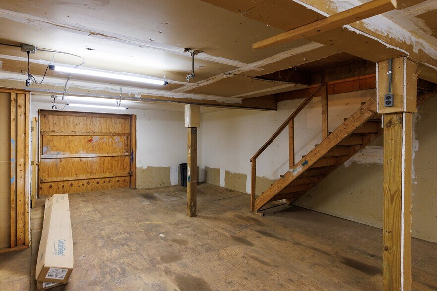 More Photos Of 144 S Main St, Brooklyn Medical For Lease