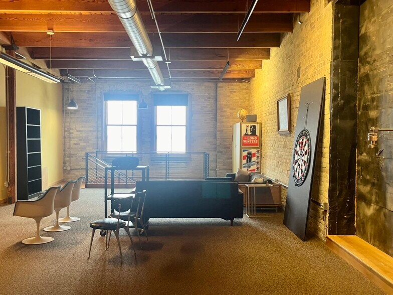 More Photos Of 601-625 Williamson St, Madison Storefront Retail Office For Lease