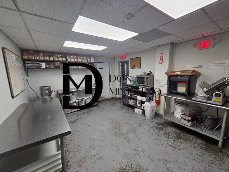 More Photos Of 85 Main St, Poughkeepsie Bar For Sale