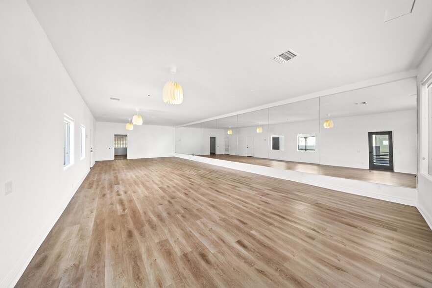 More Photos Of 3732-3734 E Coast Hwy, Corona Del Mar Storefront Retail Residential For Lease