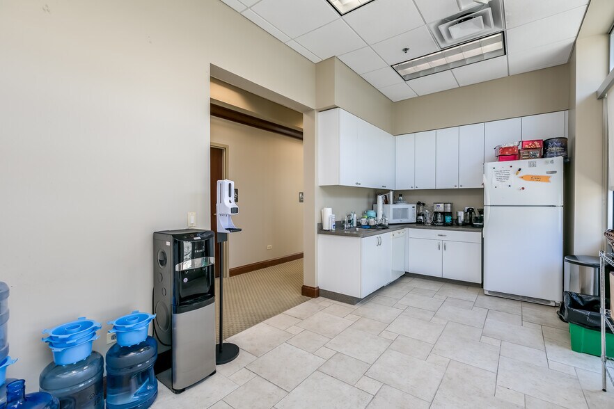 More Photos Of 2624 Patriot Blvd, Glenview Office For Sale