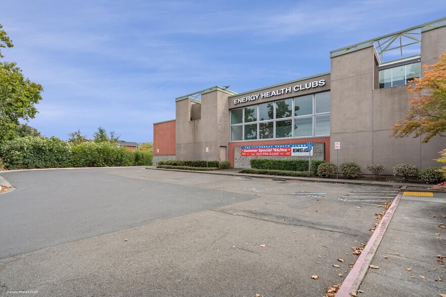 More Photos Of 680 E Cotati Ave, Rohnert Park Health Club For Lease