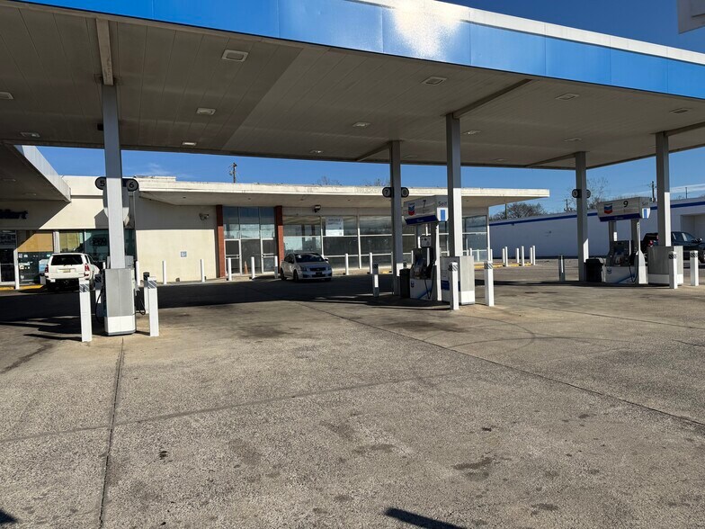 More Photos Of 2429 Carraway Blvd, Birmingham Service Station For Lease