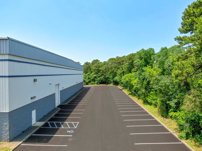 More Photos Of 145 Candlewood Rd, Bay Shore Warehouse For Lease