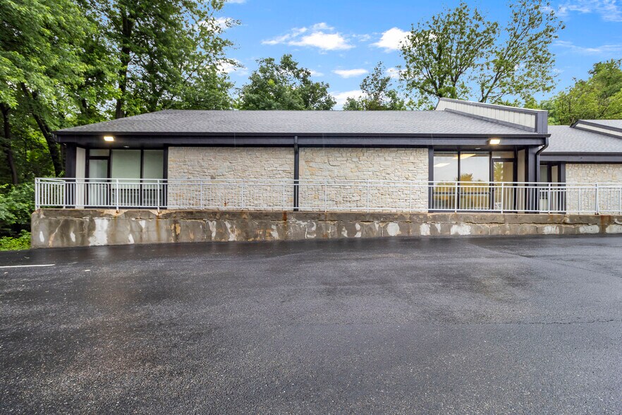 More Photos Of 3834 S Emerson Ave, Indianapolis Office For Lease