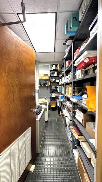 More Photos Of 1991 Smith St, Merrick Medical For Sale